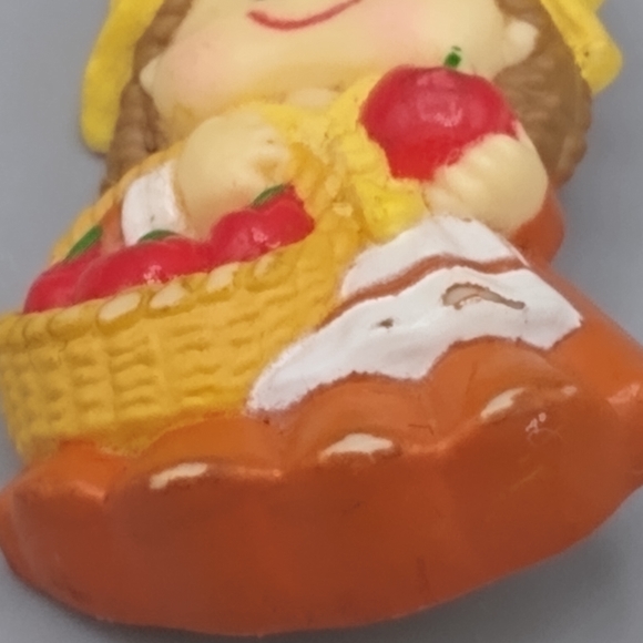 Russ Berrie Pilgrim Girl Thanksgiving Holiday Autumn Fall Brooch Pin Vintage - Picture 3 of 12